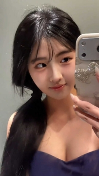 20岁小妹妹粉⽳⾥尽情探索